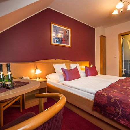 Hotel Kalvaria غيور المظهر الخارجي الصورة