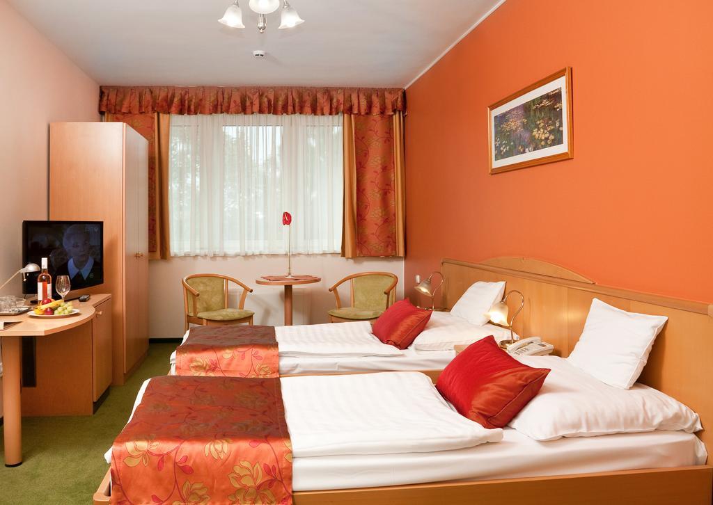 Hotel Kalvaria غيور الغرفة الصورة