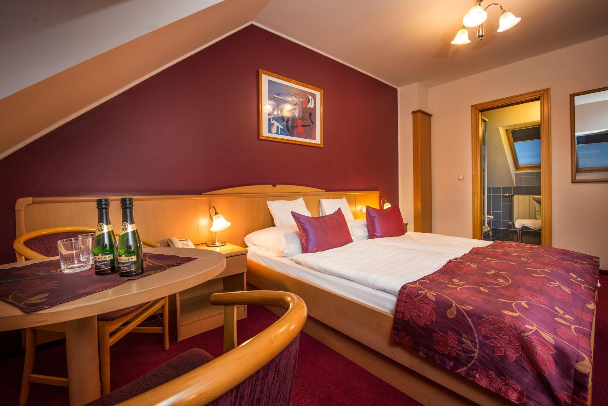 Hotel Kalvaria غيور المظهر الخارجي الصورة